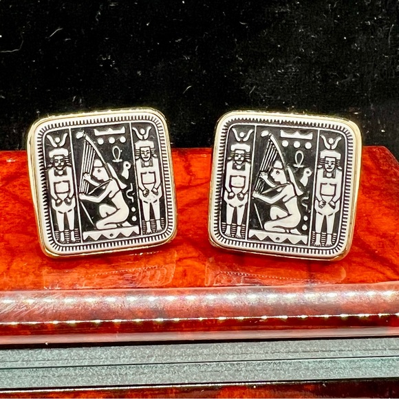 Vintage Unisex Egyptian Hieroglyphic Scene Black White Toggle Back Cufflinks - Picture 12 of 13